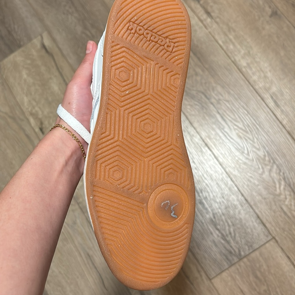 NWOT Reebok - Picture 2 of 3